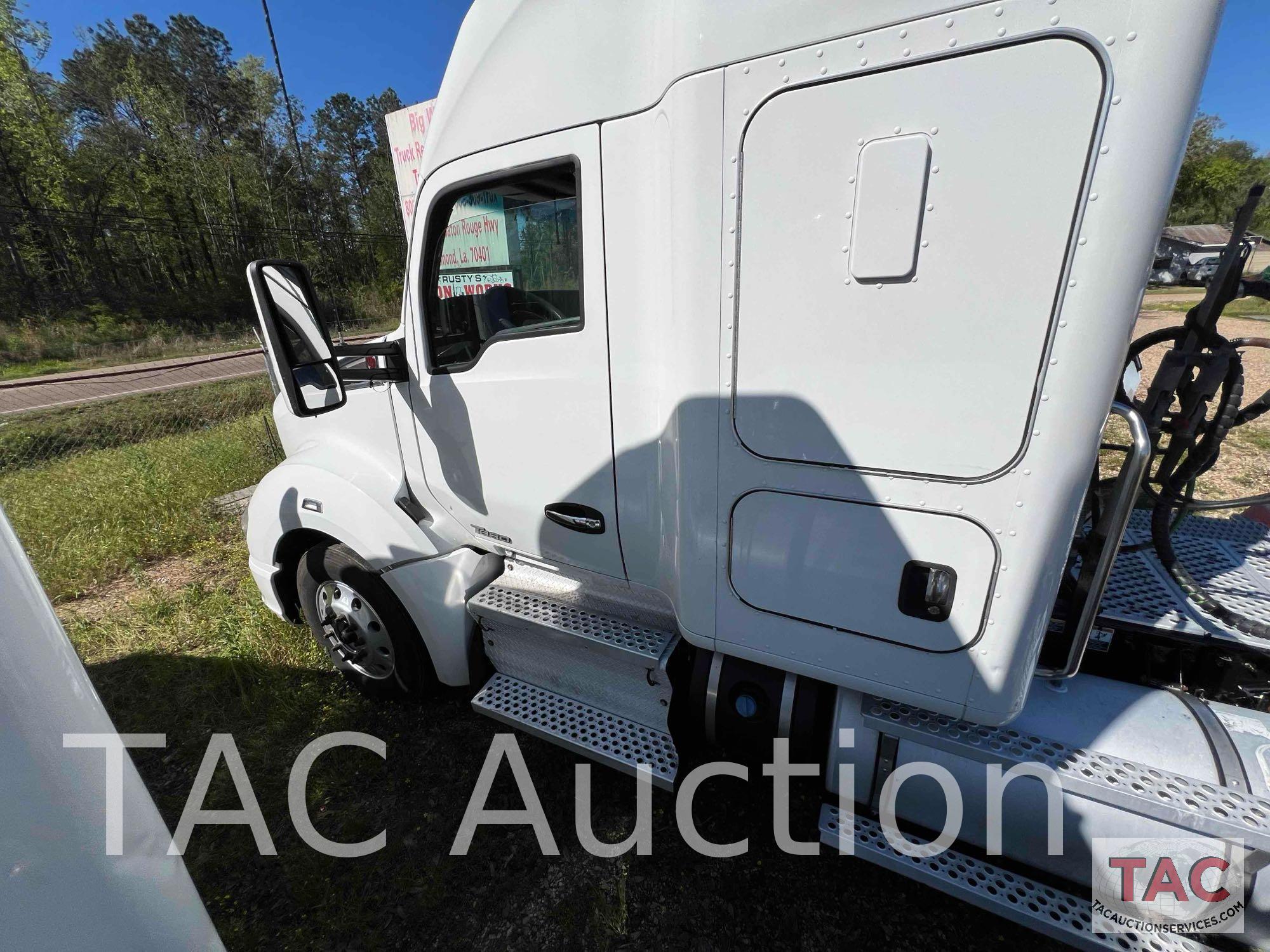 2015 Kenworth T680 Sleeper Truck