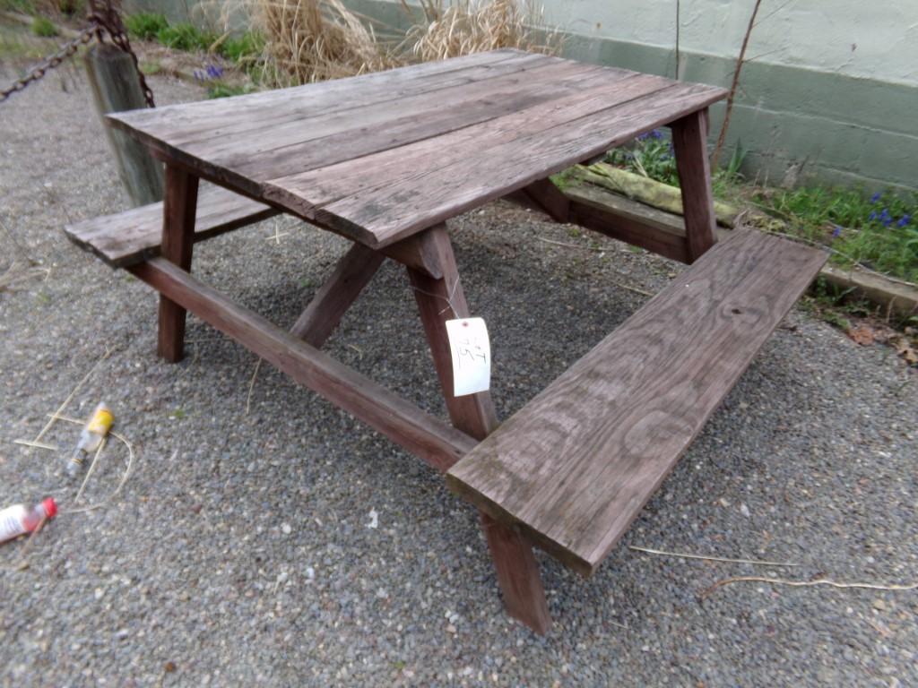 5' Wooden Picnic Table (Outside)
