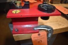 TOOL HOLDER (TOOL CHANGING VISE) WITH TWO BESSEY