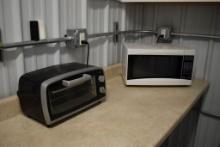MAINSTAYS MCIROWAVE & OSTER TOASTER OVEN &