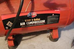 3 Gallon portable electric air compressor with air hose