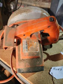 Black & Decker 7 1/4" circular saw. Used, runs.