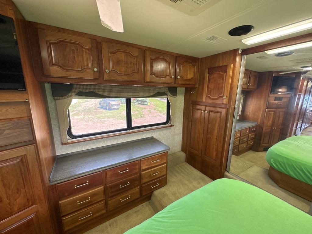 2004 Country Coach 42’ Intrigue Rv