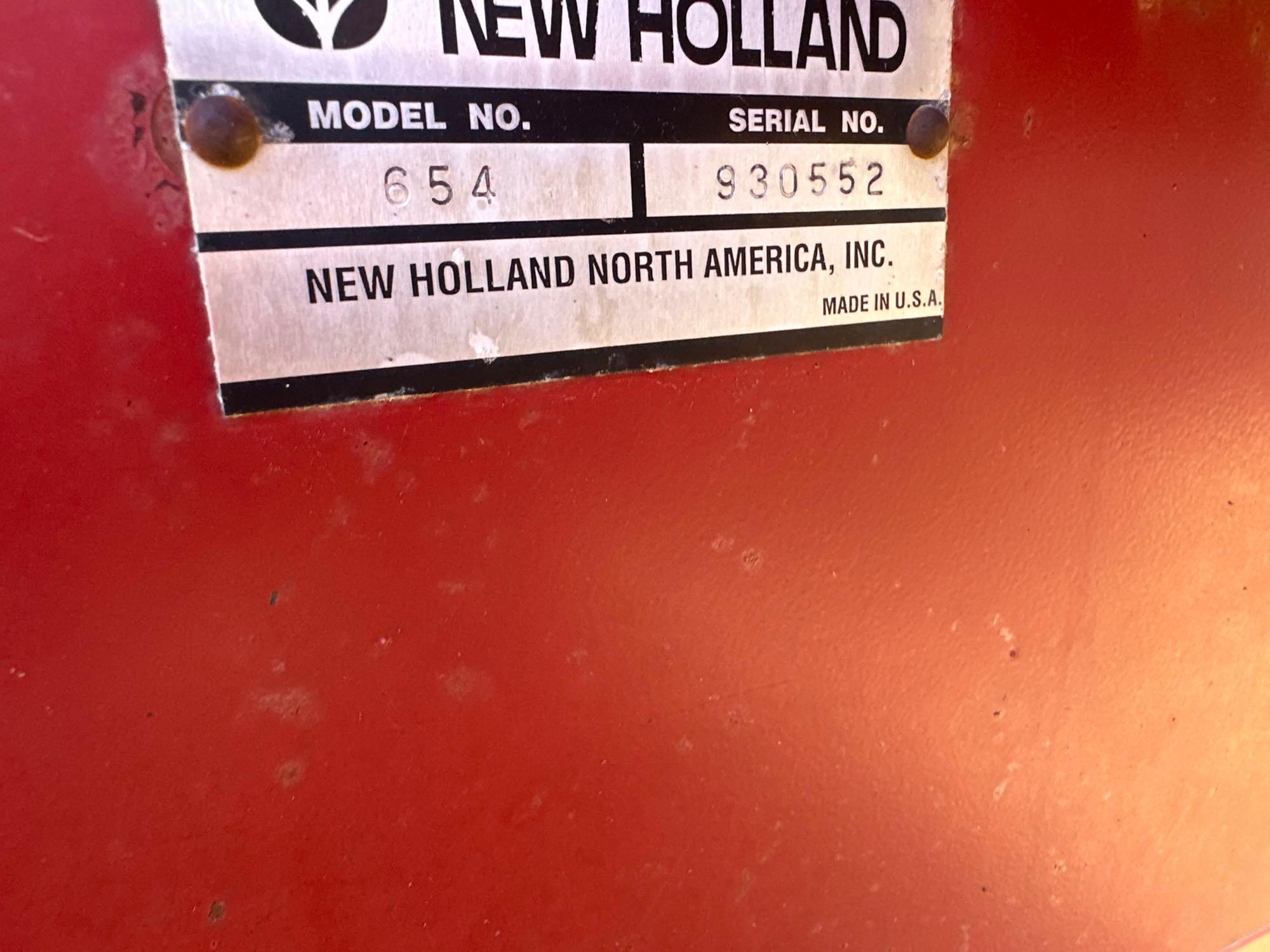 NEW HOLLAND 654 ROUND BALER