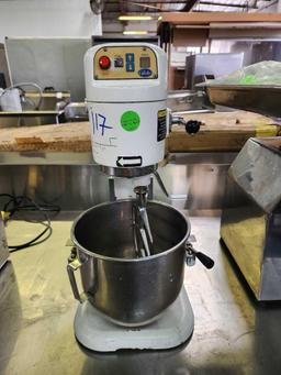 Globe 8 qt. Mixer with Paddle