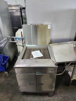 Pitco 24in. x 24in. Propane Donut Fryer with Filter System & Dropper
