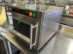 Summit 1800 watt Microwave Oven