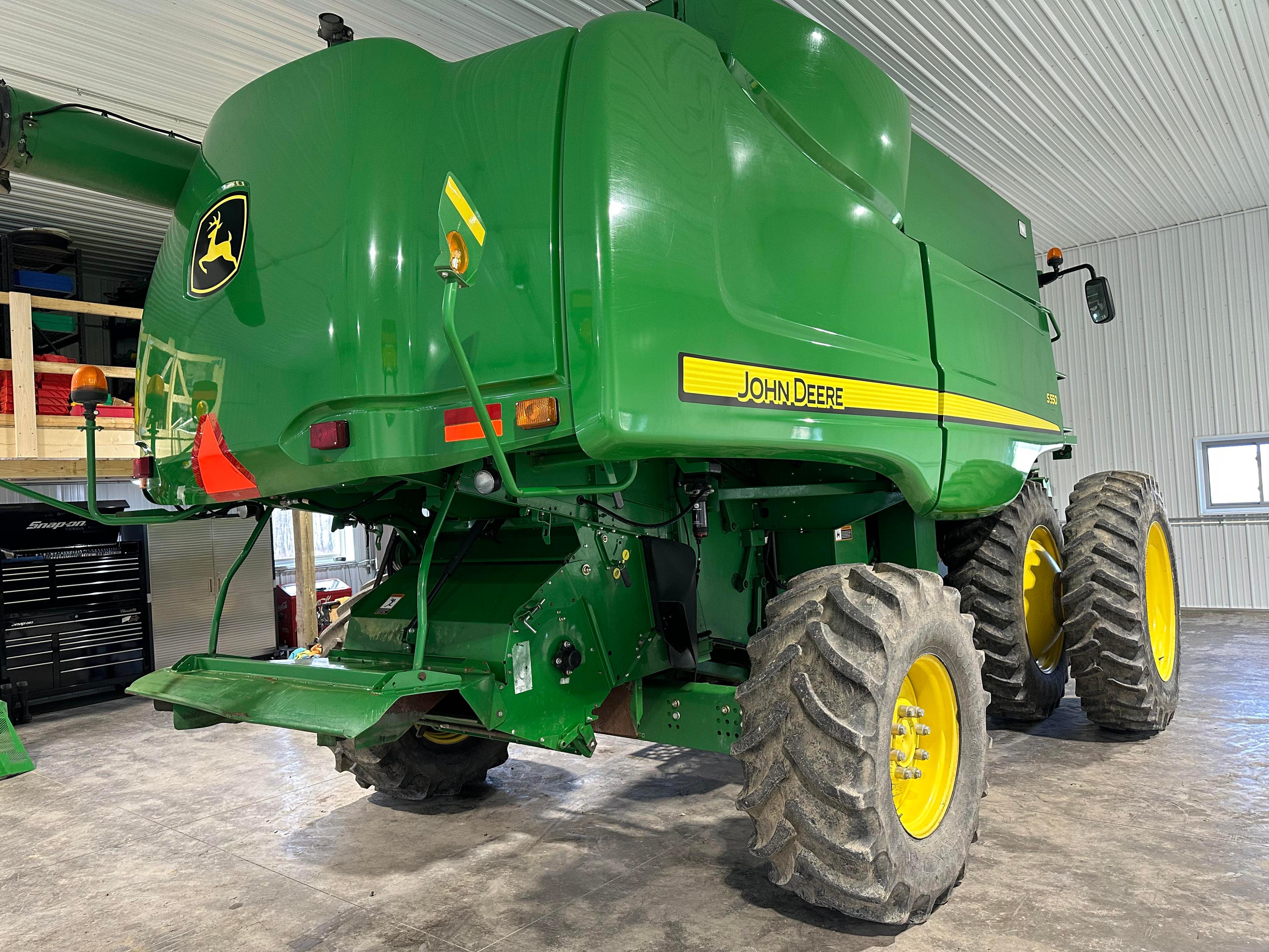2013 John Deere S550 Combine With 991/588 One Owner Hours, 4 Wheel Drive, Contour Master, Deluxe Cab