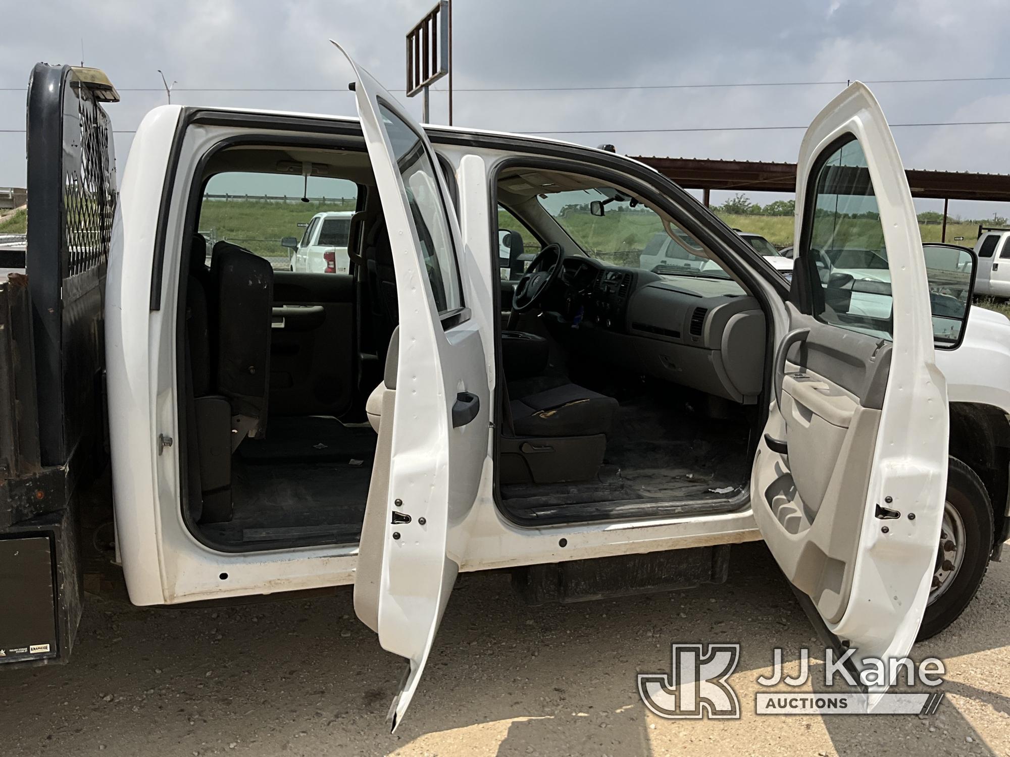 (San Antonio, TX) 2014 Chevrolet Silverado 3500HD Crew-Cab Flatbed Truck Runs & Moves) (Jump to Star