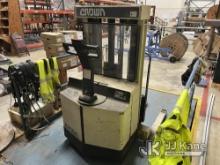 Crown 30WTT Solid Tired Forklift, Charger Included Operates