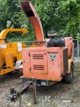 2010 Vermeer BC1000XL Chipper (12in Drum) Runs, Body & Rust Damage, Seller States: Needs feed table