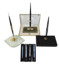 Fountain Pens & Desk Sets (7), Parker 51 & 61 in onyx bases, Sheaffer White