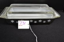 Pyrex White Snowflake on Charcoal No. 548 Space Saver w/Lid; Mfg. 1957-1960; Chip on lid.