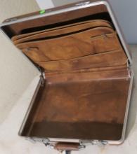 American Tourister hard side brief case excellent condition