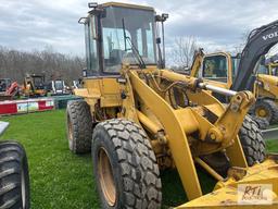 Caterpillar 924F articulated loader, hydraulic coupler, GP bucket, enclosed cab, 17.5R25 tires, rear