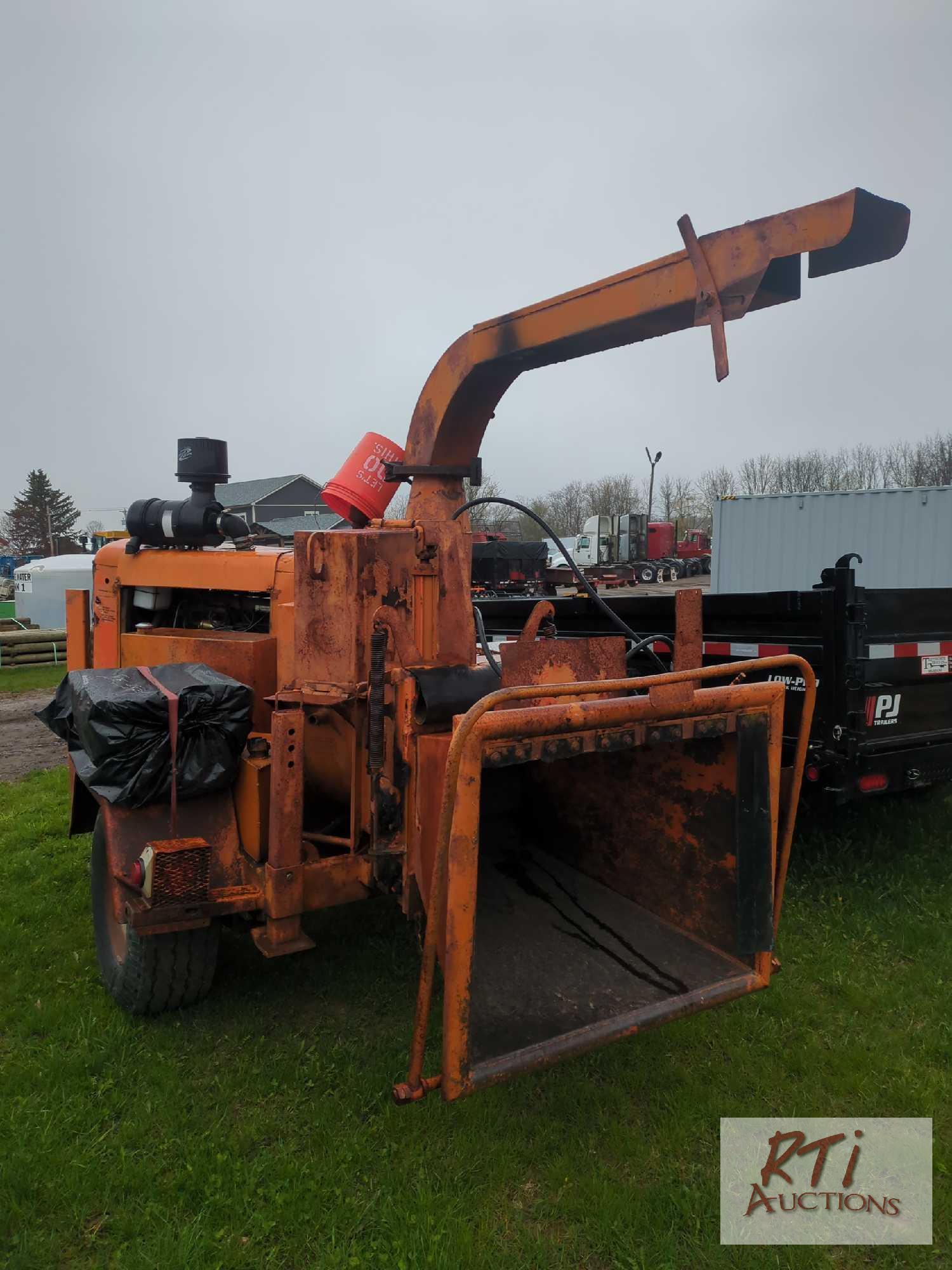 Tow behind wood chipper, gas engine, 77,115 hrs