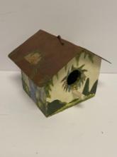 WOODEN BIRDHOUSE WITH METAL ROOF