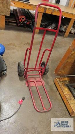 Heavy duty two wheel dolly with pneumatic tires