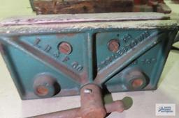 LH&F Co, Littlestown, PA, number 166, woodworking vise
