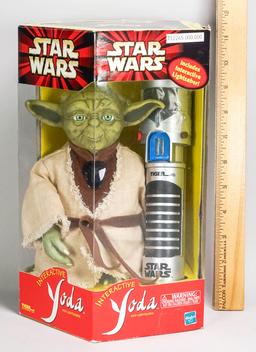 Star Wars Interactive Yoda & Lightsaber By Tiger Electronics