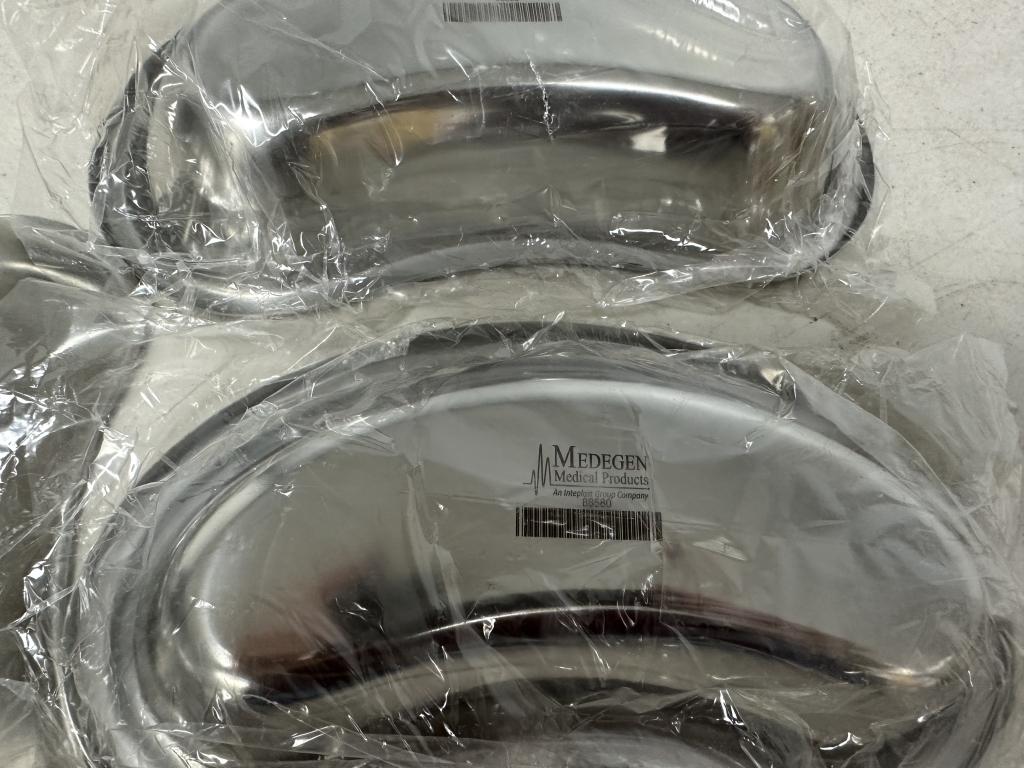 STAINLESS STEEL KIDNEY SHAPED EMESIS BASINS (NEW) (YOUR BID X QTY = TOTAL $)