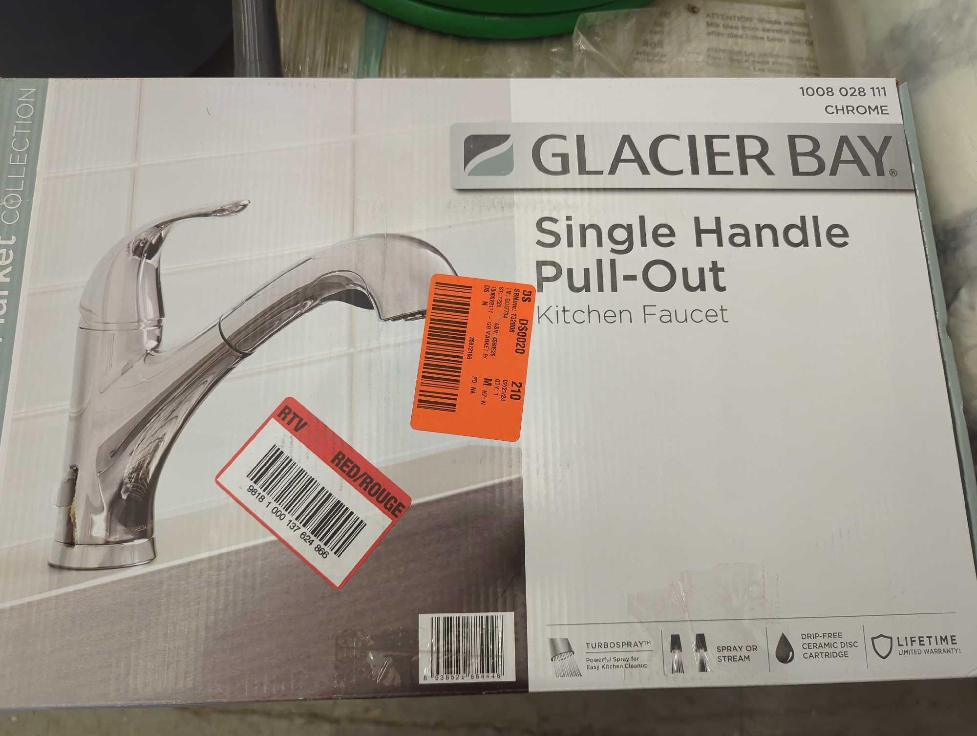 Glacier Bay Market Single-Handle Pull-Out Sprayer Kitchen Faucet in Polished Chrome, Appears to be