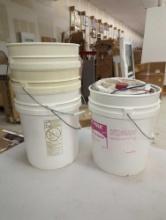 Lot of 4 white 5 Gallon buckets. Comes as is shown in photos. Appears to be used.