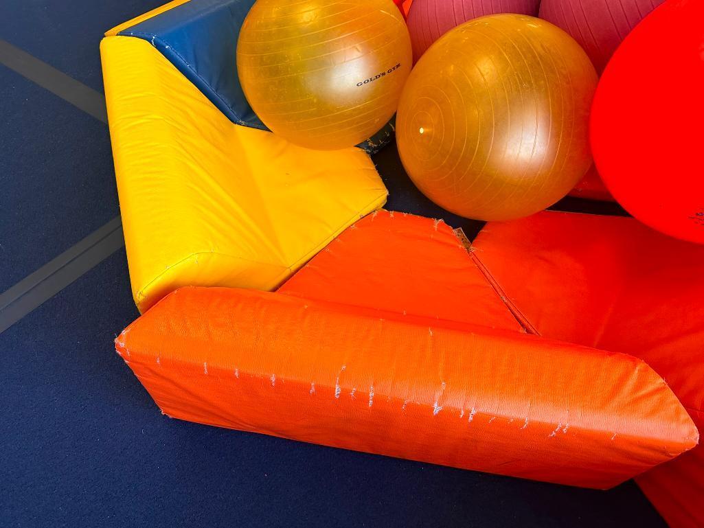 Exercise Balls, Bounce Balls and Padded Pit Mats / Seating Forms Circle w/ Padded Ramp
