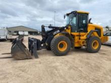 2022 JCB 427ZX RUBBER TIRED LOADER powered by 6.7 liter diesel engine, equipped with EROPS, air,