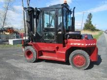 FORKLIFT Taylor THD160 Forklift SN XXXX powered by diesel engine, equipped with cab, 48'' forks,
