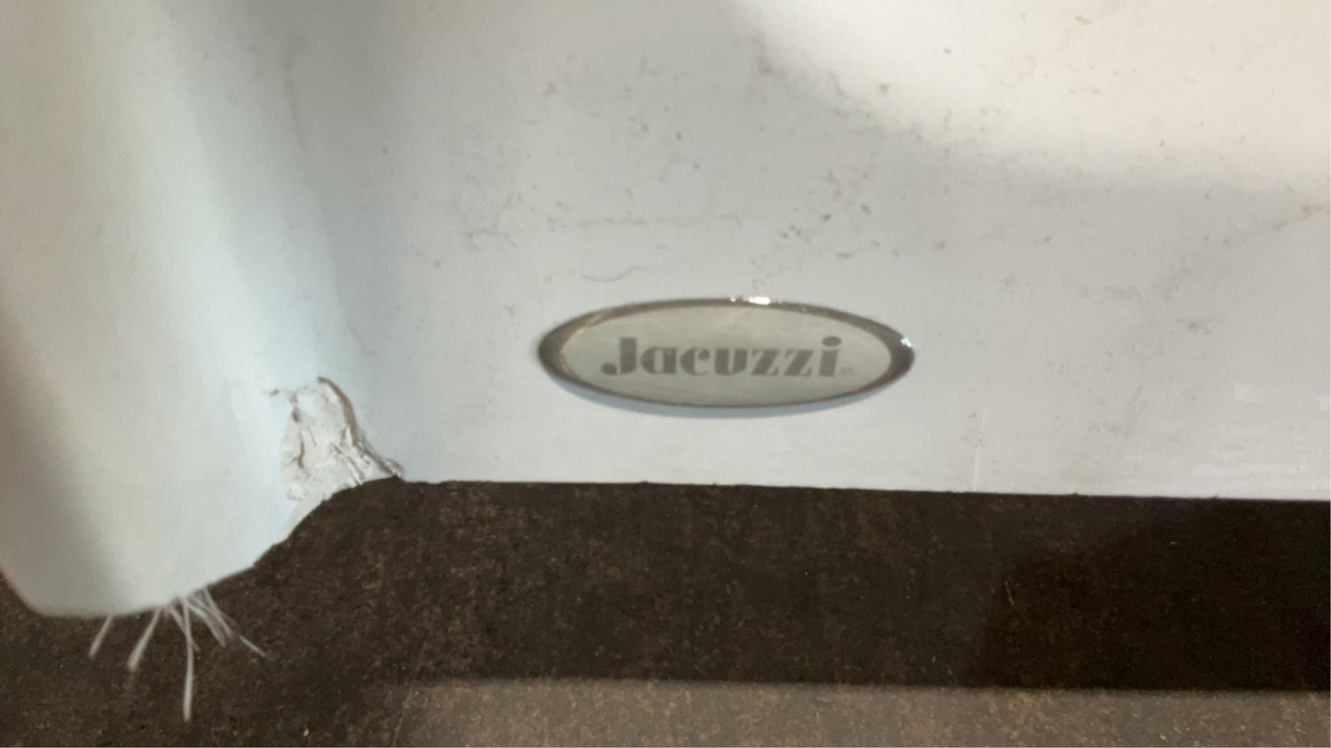 Jacuzzi 5' Bath Tub