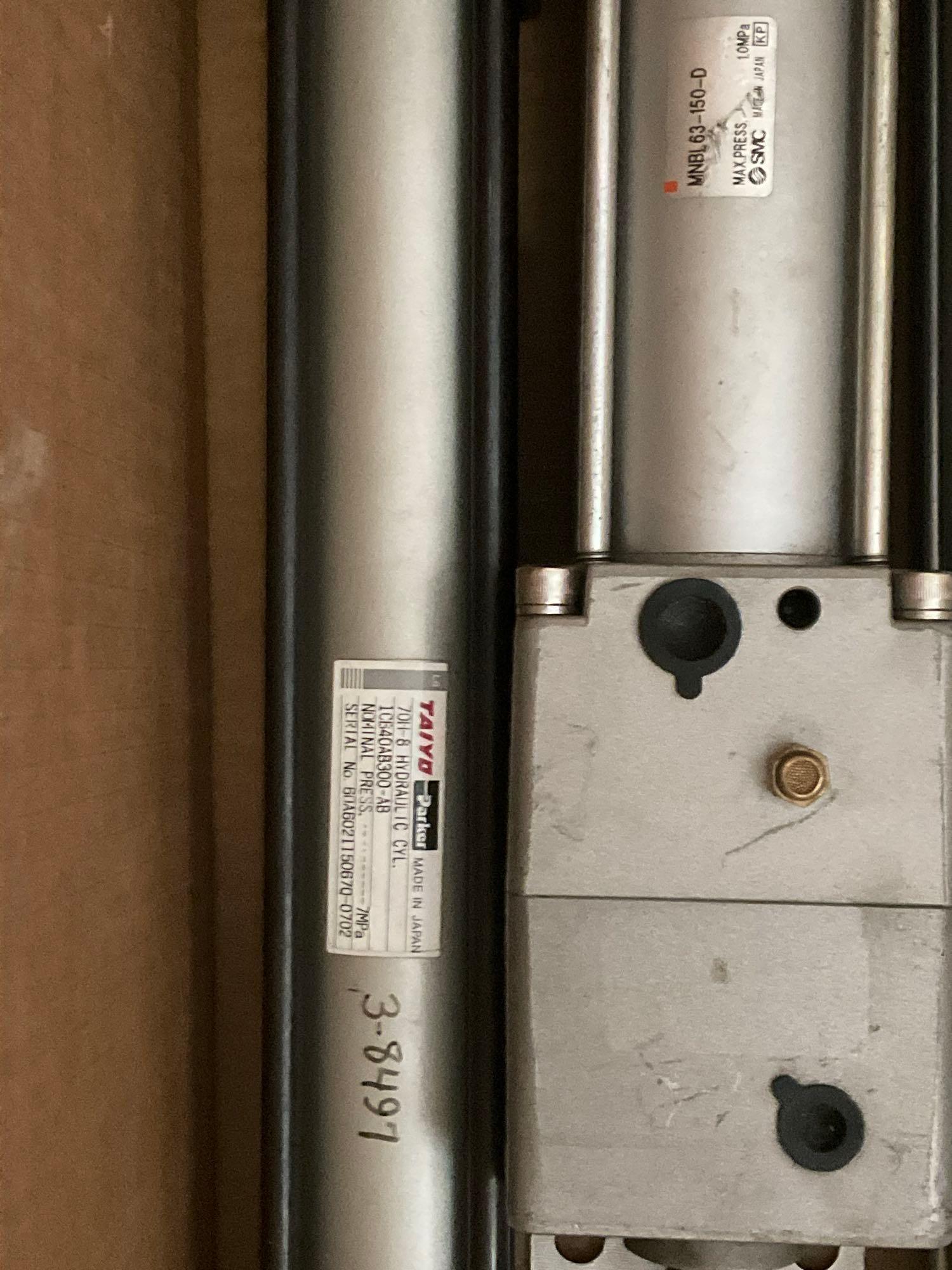OVER QTY) 150 HYDRAULIC AND PNEUMATIC CYLINDERS