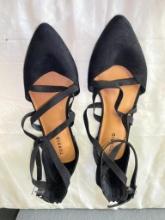 Pair of Ladies Black Flat Dress Shoes Believed to be Size 10 (Unmarked)