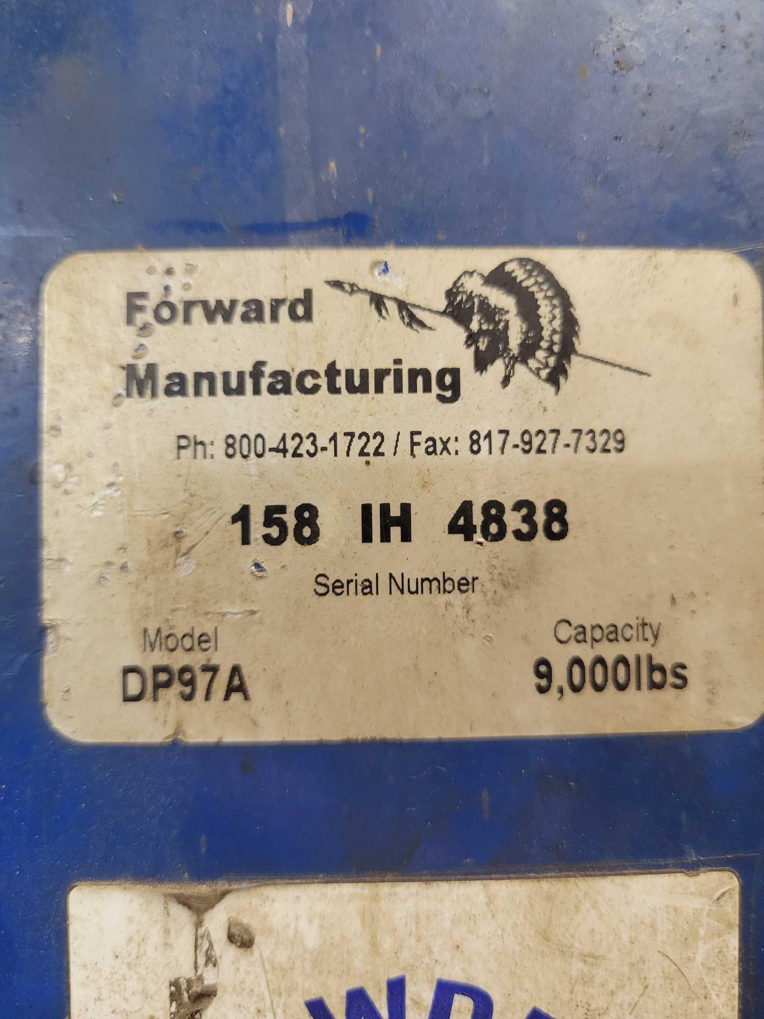 Forward Manufacturing 9,000lb automotive lift Model DP97A